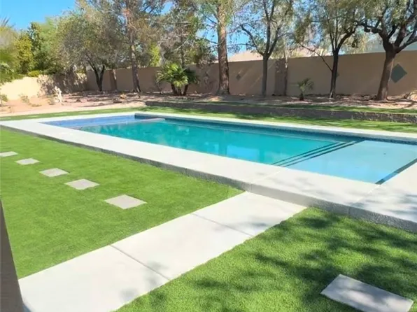 385 Glenridding St, Las Vegas, NV 89183