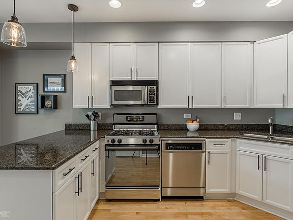 3rd image of 3125 N Clifton Ave #3