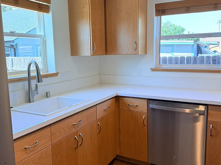 670 Branch St #B — Photo 9