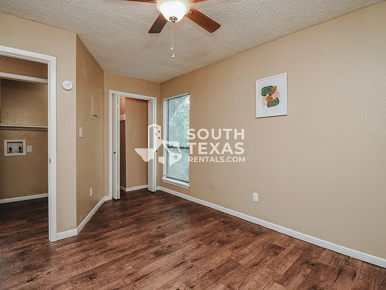 805 E Hiller St #B — Photo 16