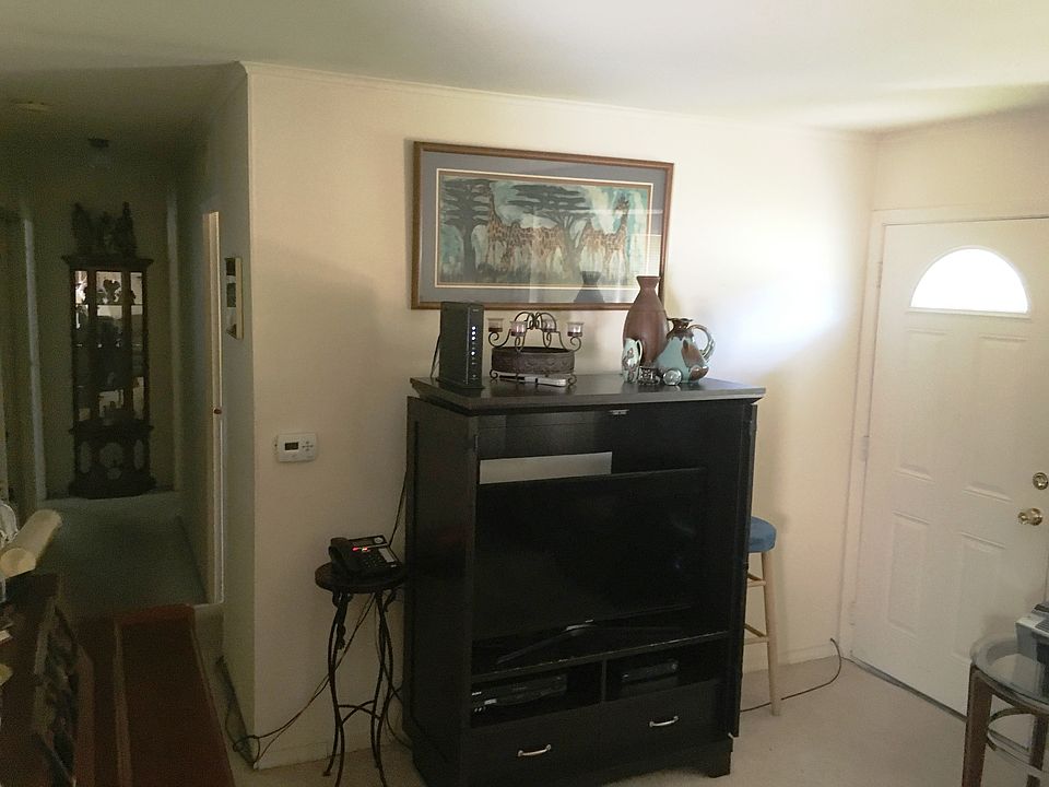 2nd image of 3965 Queensbury Rd