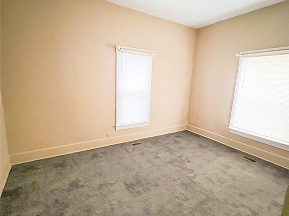 5th image of 2009 Woodlawn Ave