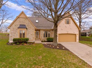 5826 Oakview St, Shawnee, KS 66216