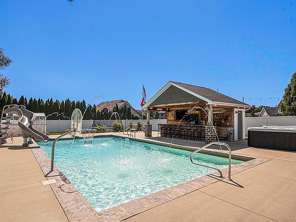 4th image of 29794 Woodstone Ct