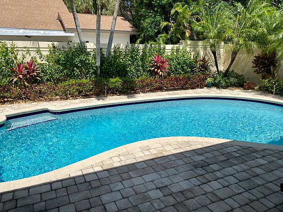 Home For Sale In The Bluffs