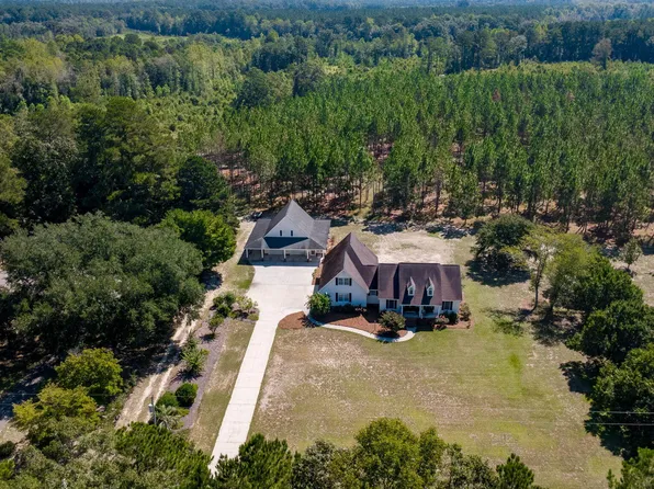 727 Mount Olive Road, Bladenboro, NC 28320