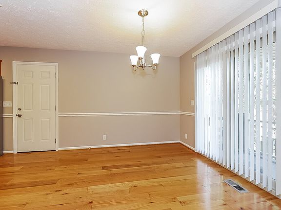 5th image of 225 Richmond Dr