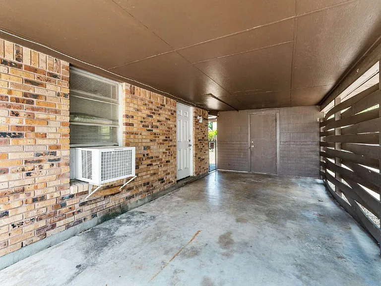 218 E Villaret Blvd — Photo 4