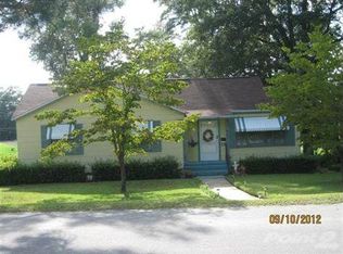 704 2nd St, Chipley, FL 32428
