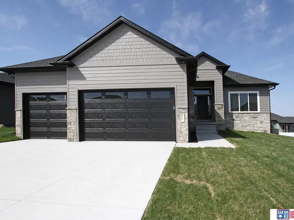911 N 105th St, Lincoln, NE 68527
