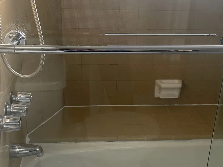 2542 N Beachwood Dr #6 — Photo 22