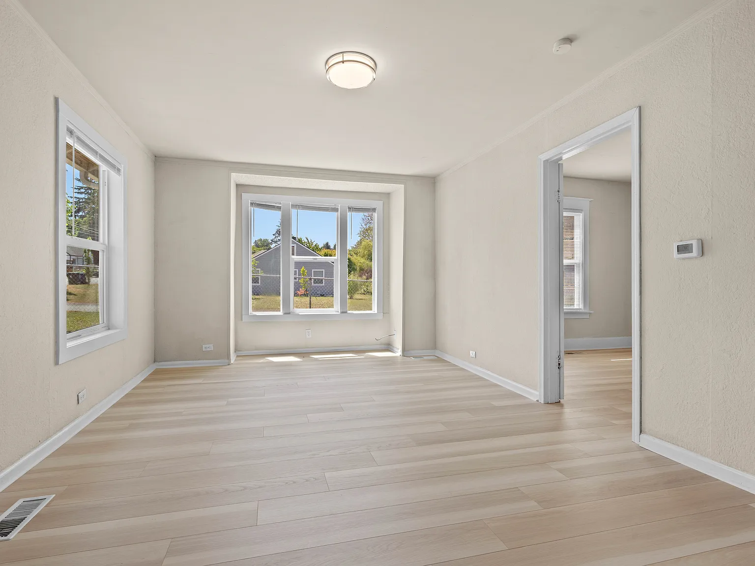 3 bed, 1095 sqft, $2,250 — Photo 4