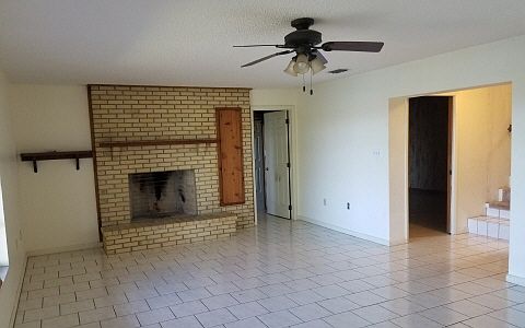 3rd image of 513 Lake Blue Dr