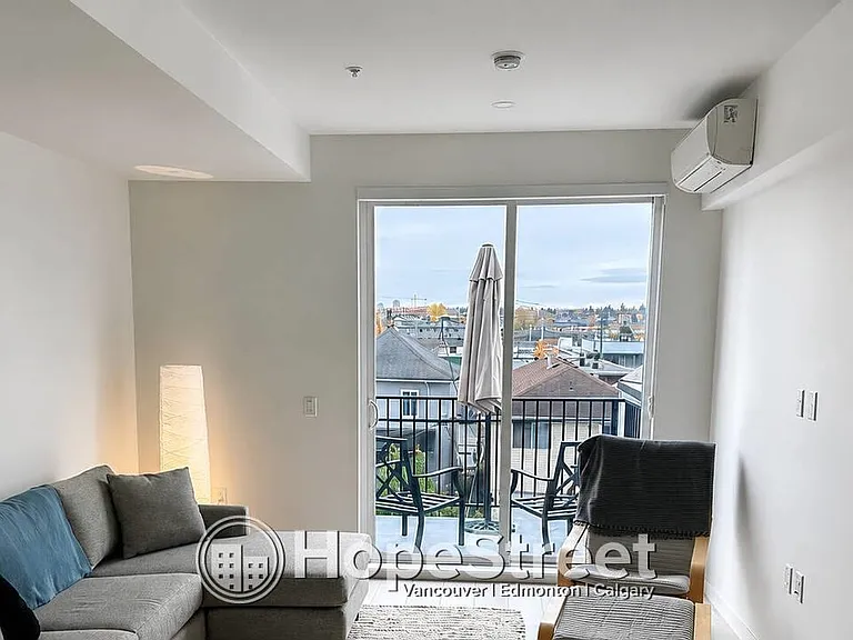 1120 Georgia St E — Photo 3