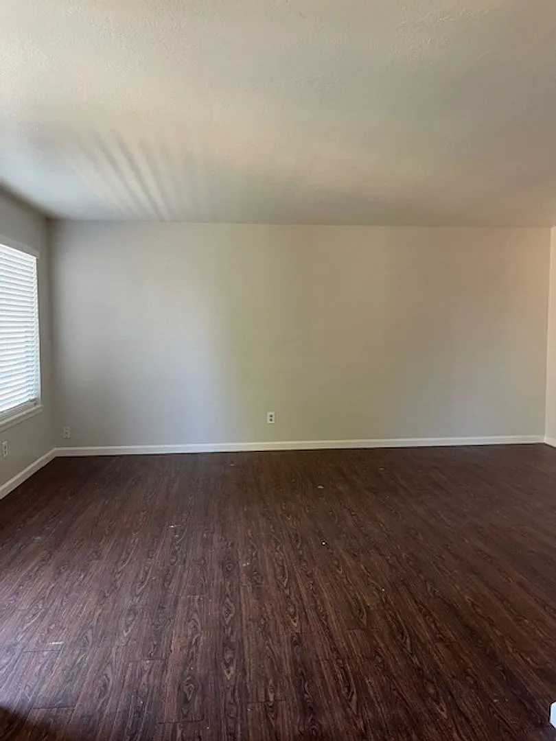 Building Photo - 7600 N Laurelglen Blvd #A-E