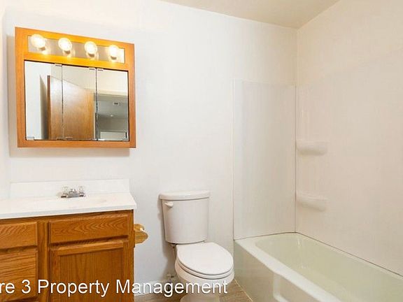 4th image of 213 N Lincoln St #2