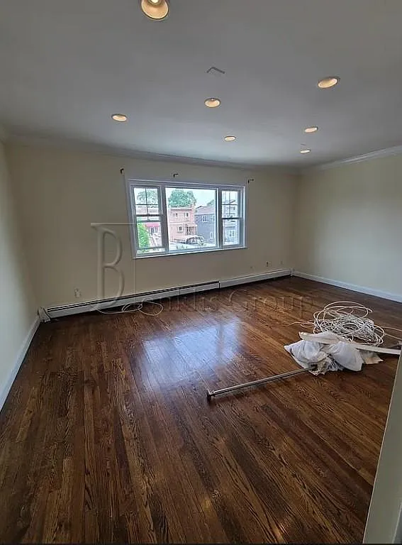 Building Photo - 271 Balcom Ave #2A