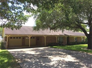 1440 Bell Oaks Dr, Bellville, TX 77418