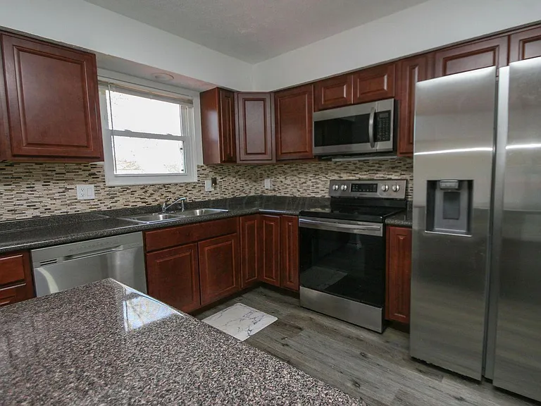 1080 Arapaho Ave — Photo 4