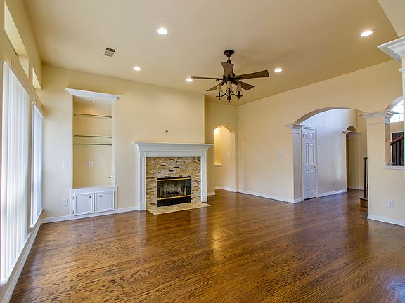 3rd image of 2504 Candlebrook Dr
