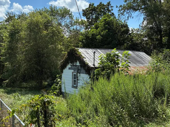 13 C B Salvage Rd, Oak Hill, WV 25901