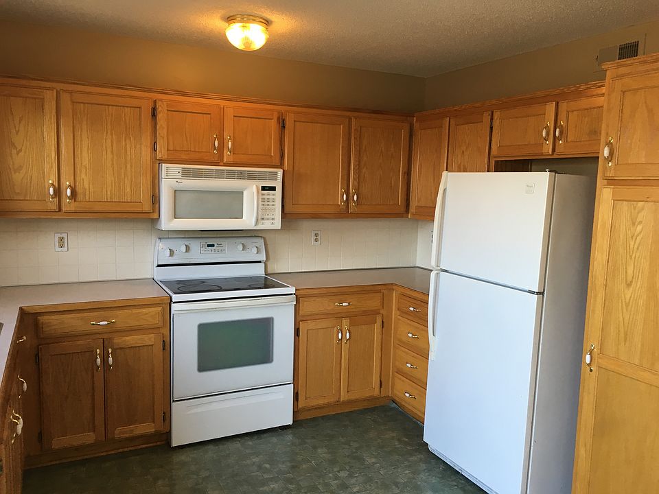 Large Kitchen with Appliances