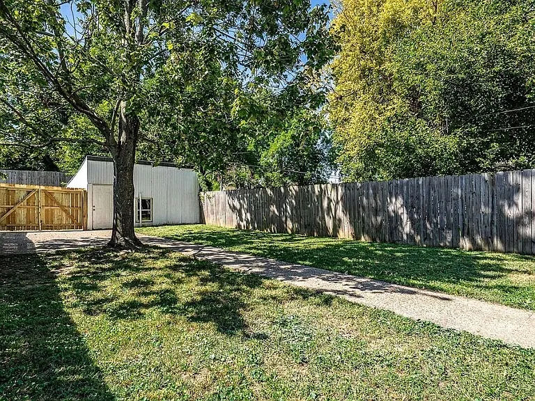 992 Goss Ave — Photo 19