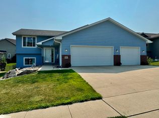 607 Pine Brooke Dr, Clear Lake, IA 50428