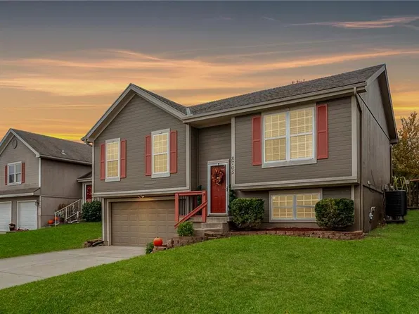 8705 NE 110th St, Kansas City, MO 64157