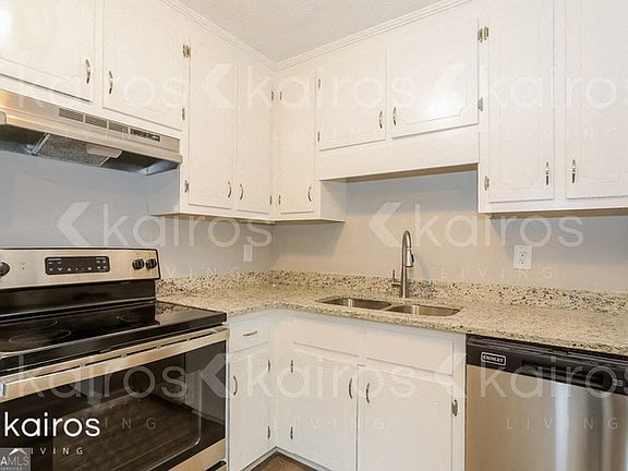 5th image of 415 Deerpark Dr
