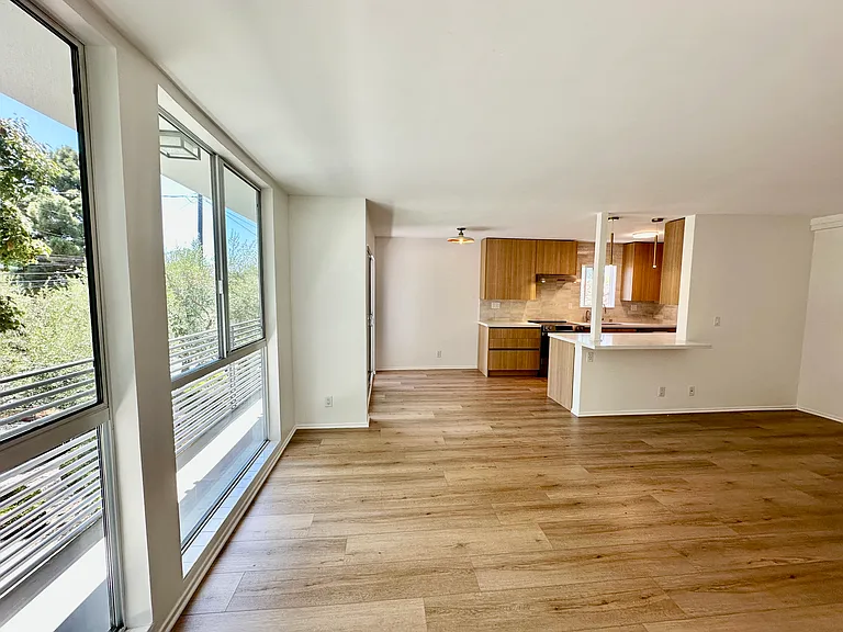 1311 California Ave #201 — Photo 9