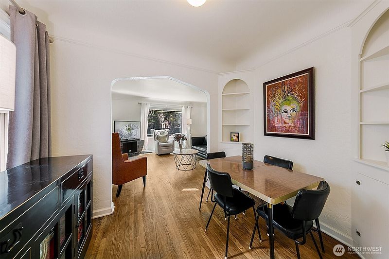 4th image of 6657 Ellis Avenue S