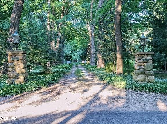2nd image of 2073 Lakeshore Dr