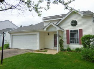 222 Newbury Dr, Island Lake, IL 60042