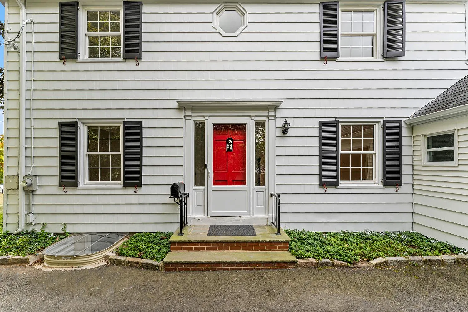 3 bed, 2.5 bath, 11000 sqft, $5,000 — Photo 3