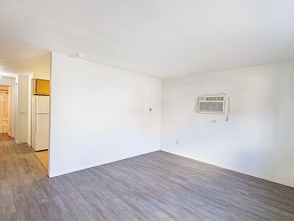 3rd image of 426 Franklin Ave APT 1