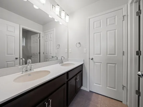 470 Hyde Park Cir, Castle Pines, CO 80108