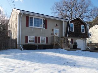 306 9th Ave, Woonsocket, RI 02895