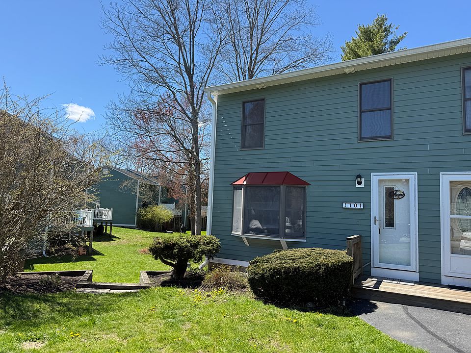 Welcome home to 1101 Piscassic Street!
