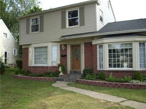 625 Pin Oak Dr, Erie, PA 16504