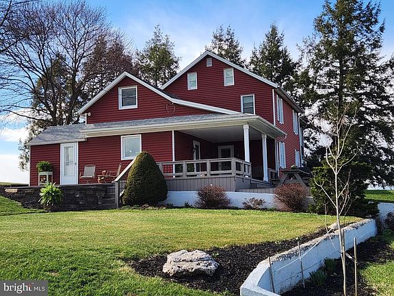 3rd image of 2575 Valley Rd