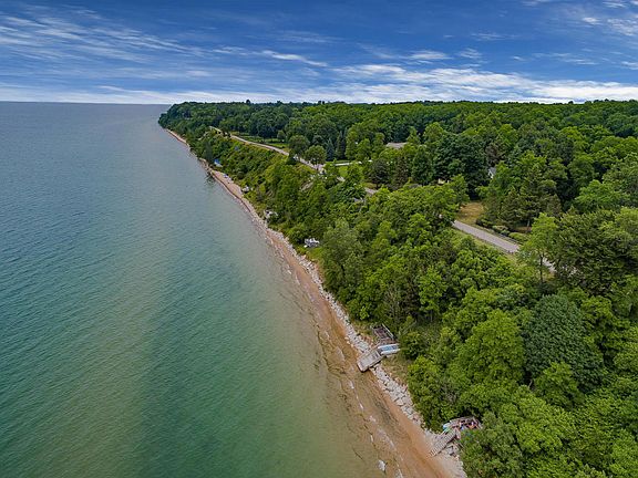 3rd image of 2827 Lake Breeze Dr