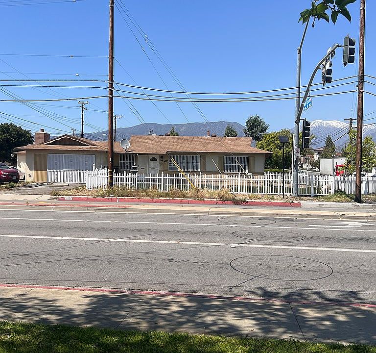 2nd image of 4896 Moreno St