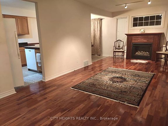 4th image of 1058 Lexington Cir