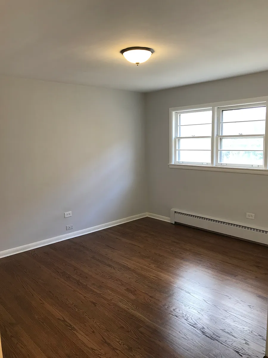 Building Photo - 8022 N Oriole Ave #1