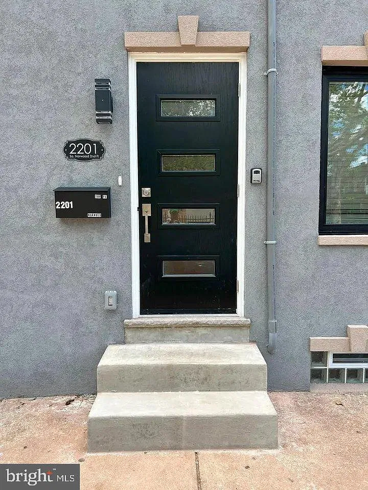 1 bed, 1.0 bath, 1240 sqft, $1,390 — Photo 1