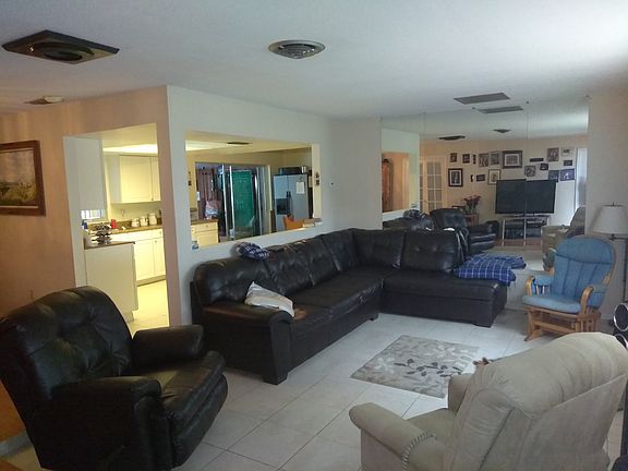 3rd image of 115 SE Camino St