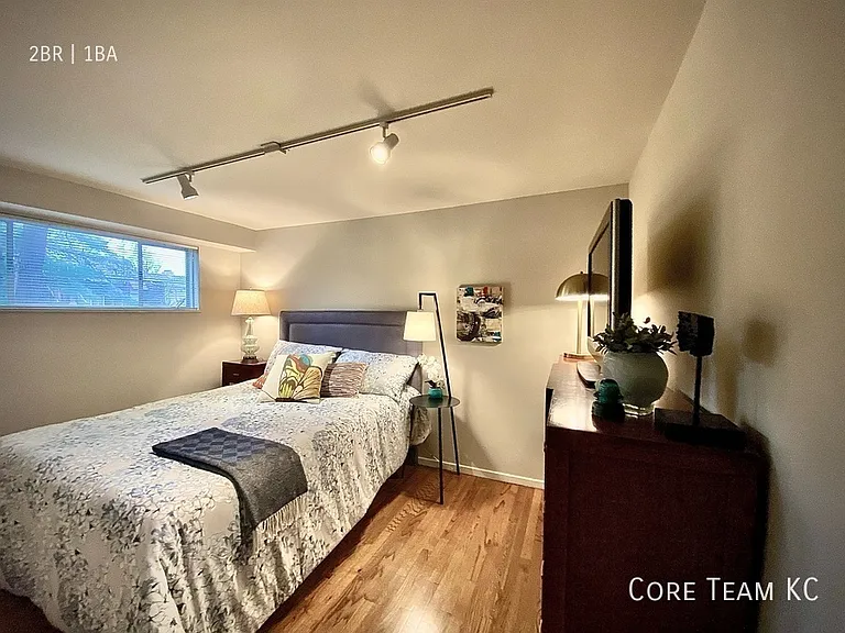 1020 W 44th St #6 — Photo 7