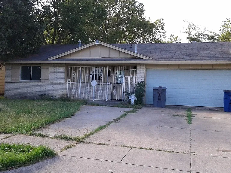 6224 Denham Dr — Photo 2