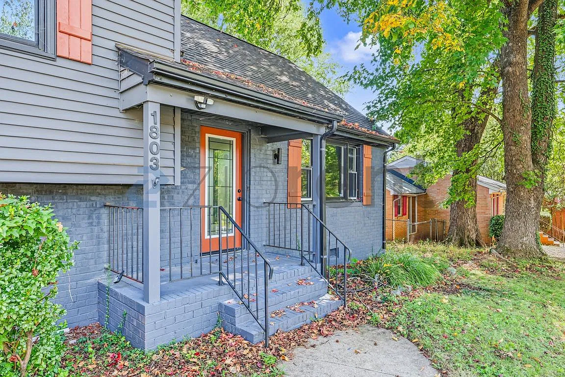 4 bed, 2300 sqft, $3,100 — Photo 3
